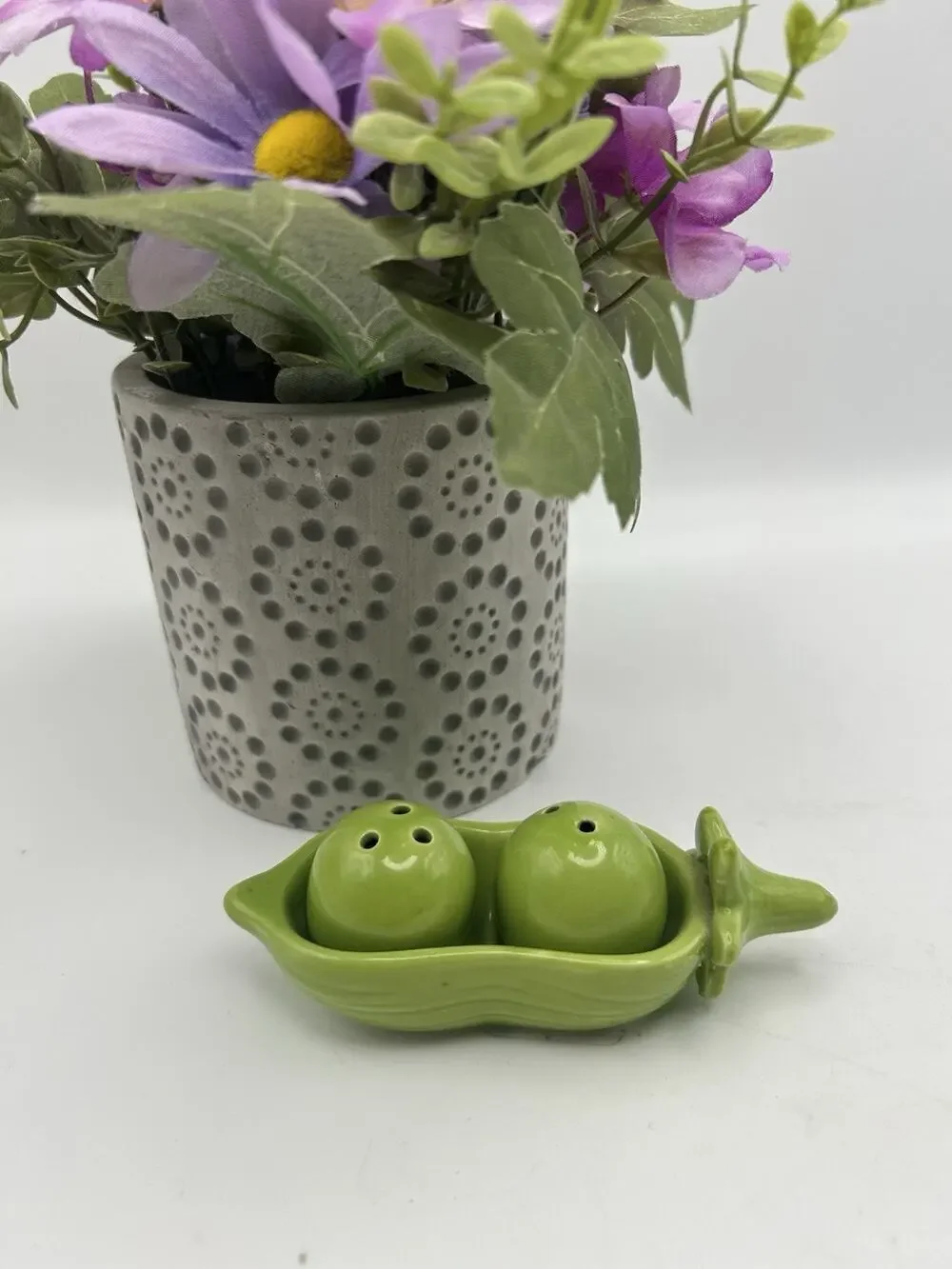 Kate Aspen Two Peas In A POD. Shakers. Pier One Imports.